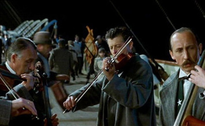 A scene from the film Titanic. Musicians are playing on deck.